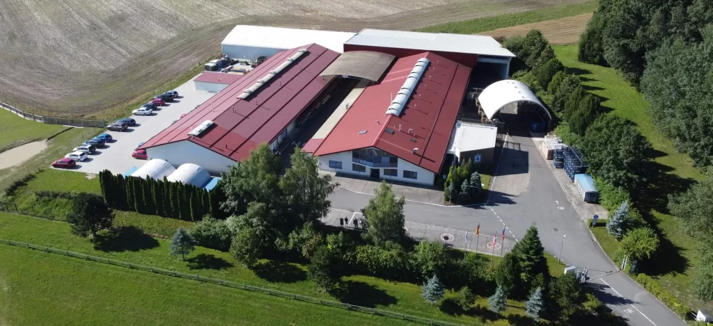 Fintes-CZ-Budova-shora